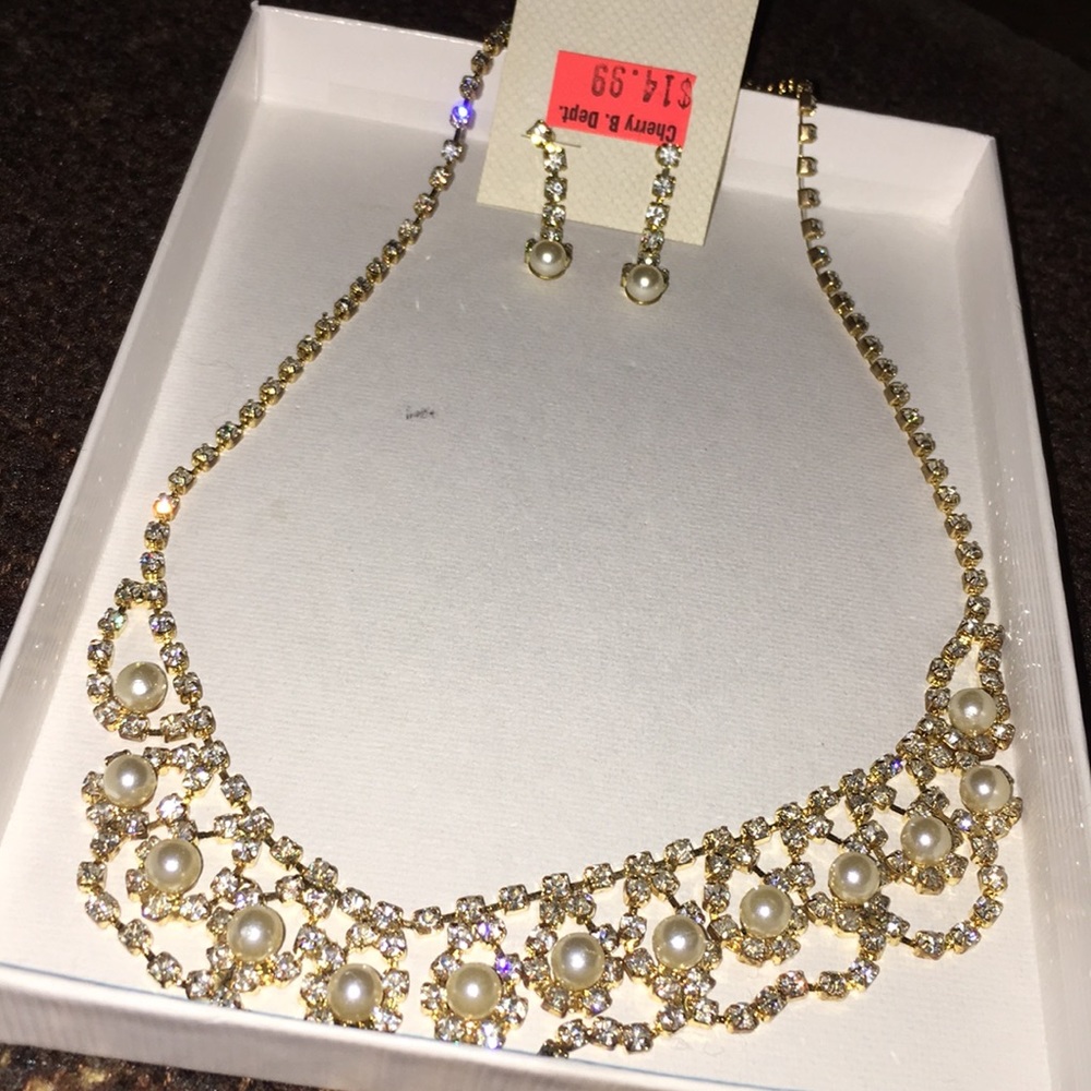 Jewel set. Necklace and earrings